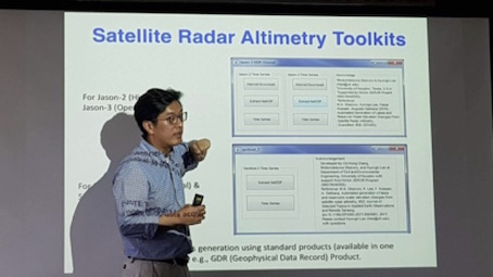 Hyongki Lee presents slide on Satellite Radar Altimetry Toolkits