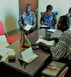 People sitting at a table for meeting to discuss data and needs with the Communal board members and the mayor of Yamba commune in the, Gourma province in the East Region of Burkina Faso (source: ISESTEL)