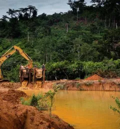 Mining equipment in the jungle. Original source: https://citinewsroom.com/2020/01/Galamsey-threatening-water-supply-w-r-gwcl-manager/